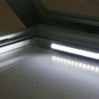 mit LED-Beleuchtung