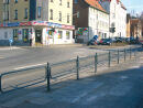 Standpfosten für Absperrbarrieren, Mittelpfosten mit...