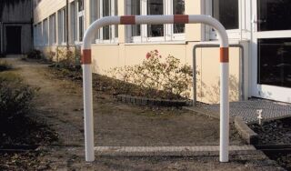 Abweisebügel aus Stahlrundrohr Ø 60 mm, Höhe 1200 mm, ohne Querstrebe, zum Einbetonieren, mit Lackierung, 700 mm breit