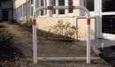 Abweisebügel aus Stahlrundrohr Ø 60 mm, Höhe 1200 mm, ohne Querstrebe, zum Einbetonieren, mit Lackierung, 700 mm breit