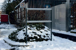 Anlehn-Absperrbarriere aus Flachstahl 1000 mm