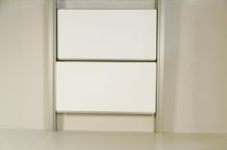 Doppelflächentafel an Pylonen, Emaille weiß glänzend 250 x 100 cm