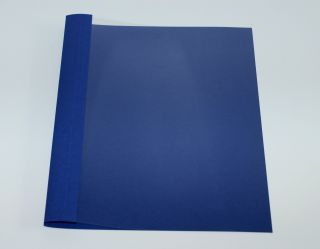Ösenmappe, Lederstruktur, 1,5mm, Farbe dunkelblau (königsblau), glasklare Folie, VPE= 100 St.