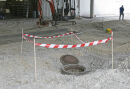 tesa Absperrband Signal rot, weiß 80,0 mm x 100,0 m